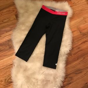 NWOT Nike Pro Capri Leggings