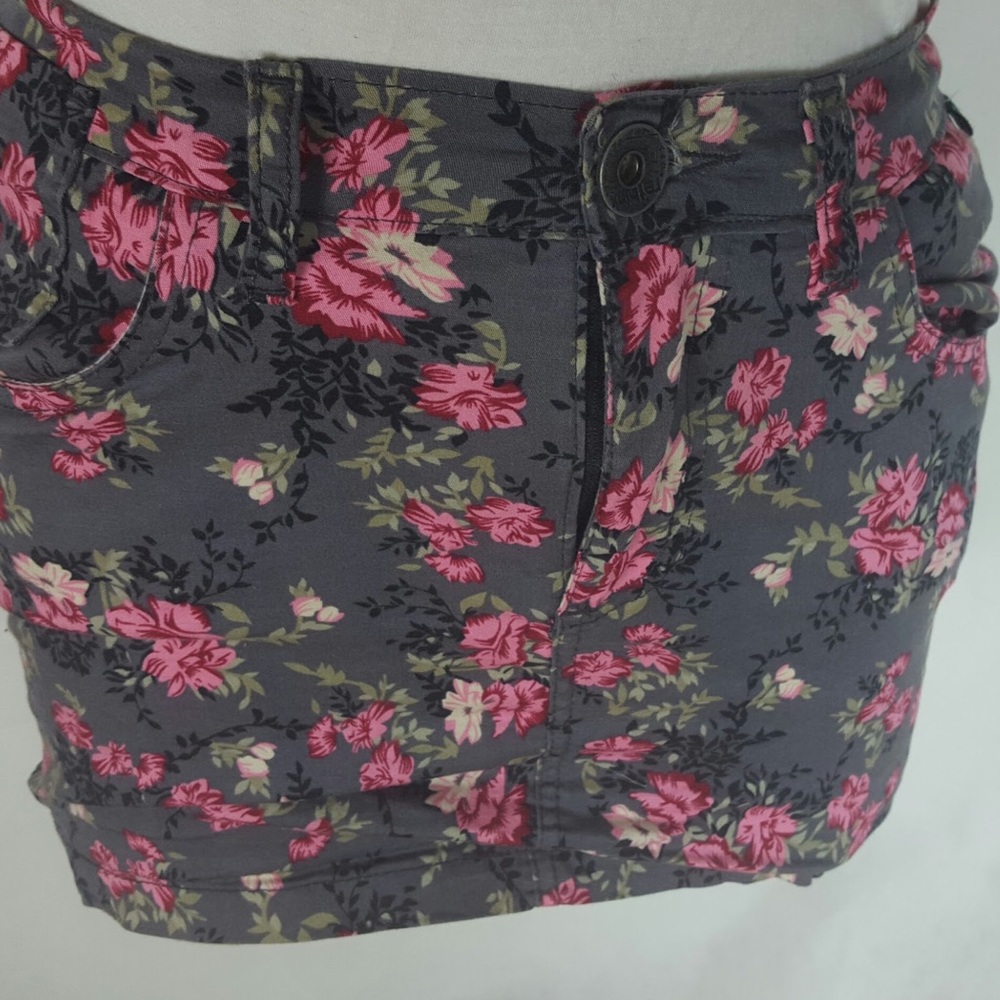 Gray Rose Print Skirt: Made from Plastic Bottles - Picture 2 of 6