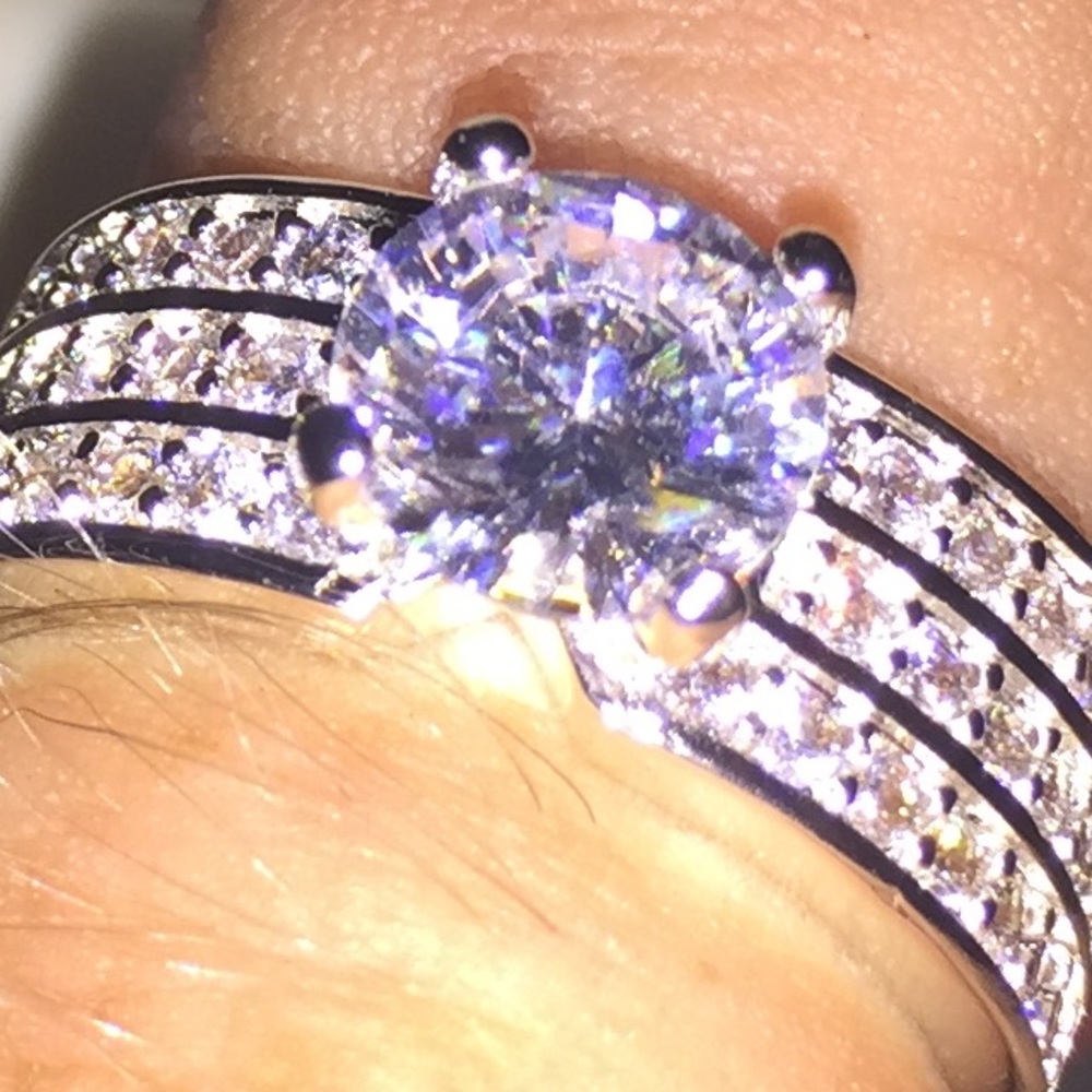 Beautiful Dinner/Engagement/Party ring