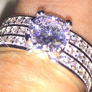 Beautiful Dinner/Engagement/Party ring