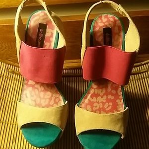 UNIQUE DOLLHOUSE WEDGES WITH HIGH BACK 7.5