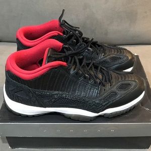 Air Jordan 11 Retro Bred Lows Size 10.5