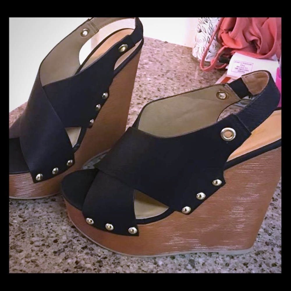 Black Wedges