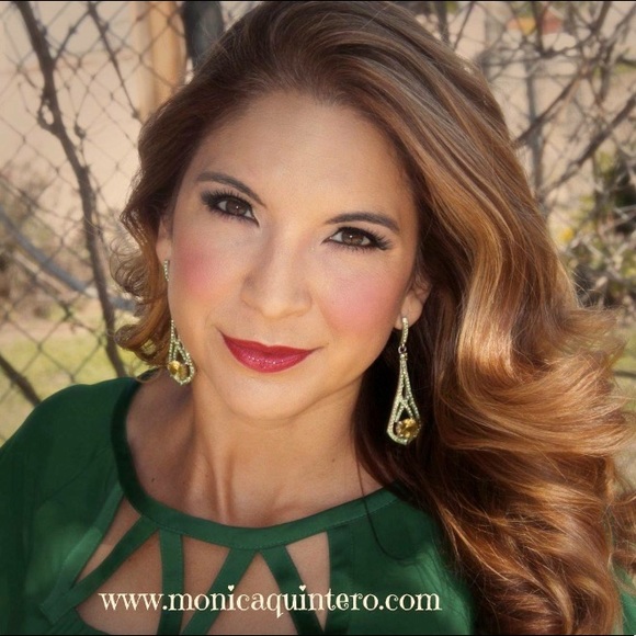 Meet your Posher, Monica - Picture 2 of 6