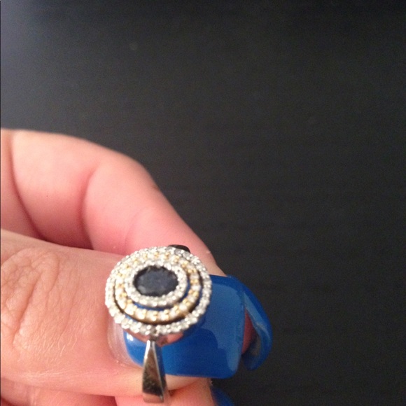 Beautiful Diamond Ring - Picture 2 of 2