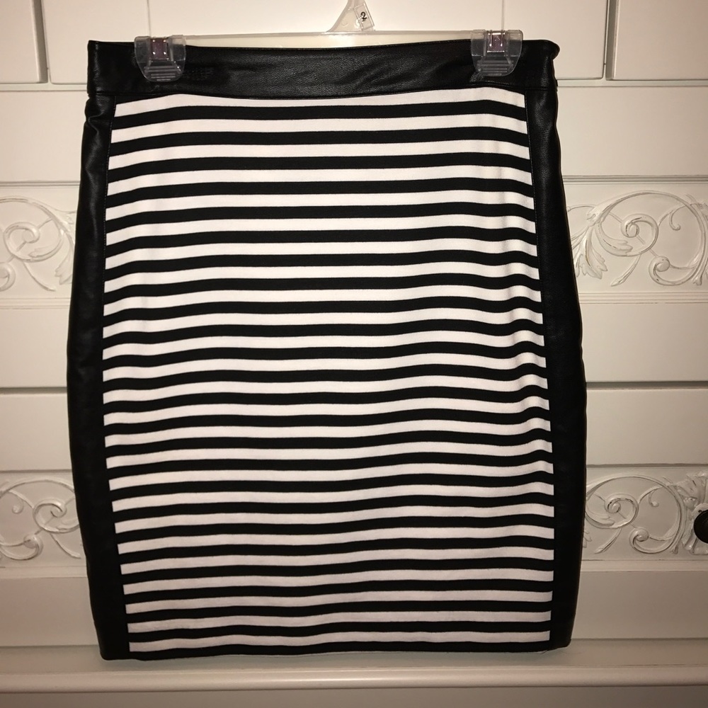 EUC Gianni Bini Black/White Skirt