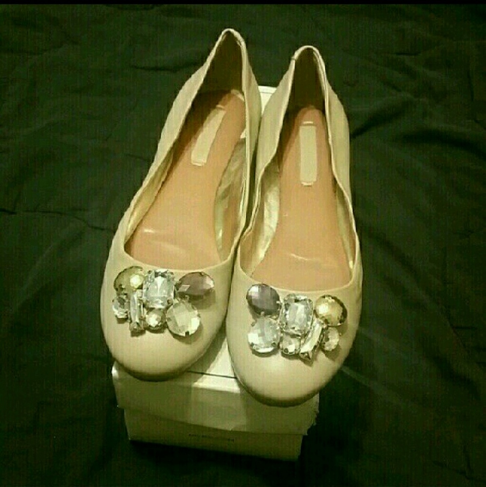 BCBG flat with jewel detail