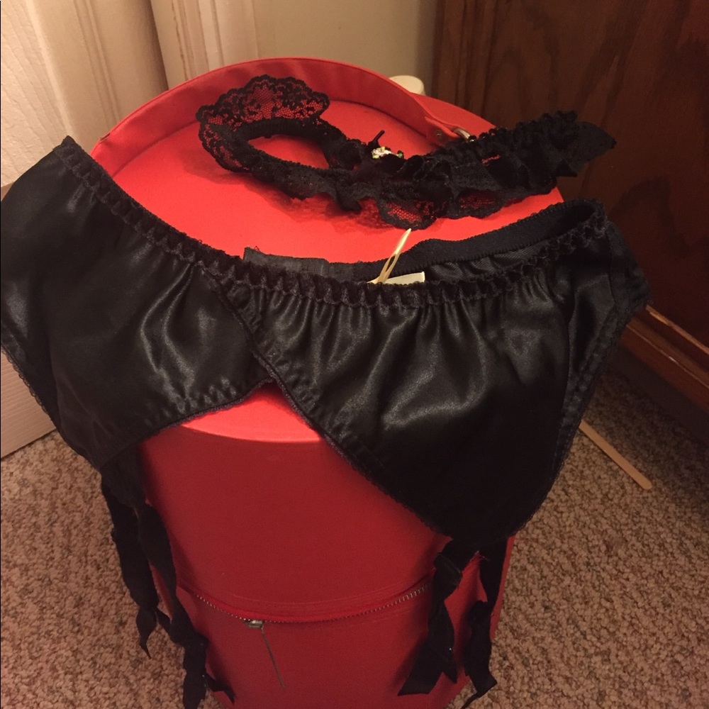 Black  hosiery garter belt 2 g string 1?garter