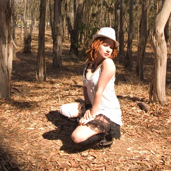 Meet your Posher, Leila - Picture 3 of 3