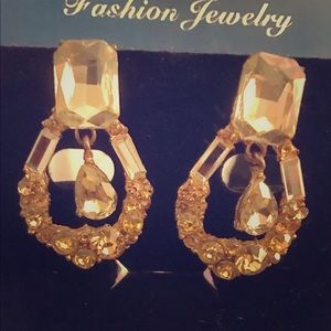 gold earrings