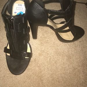 Jessica Simpson black platform sandal