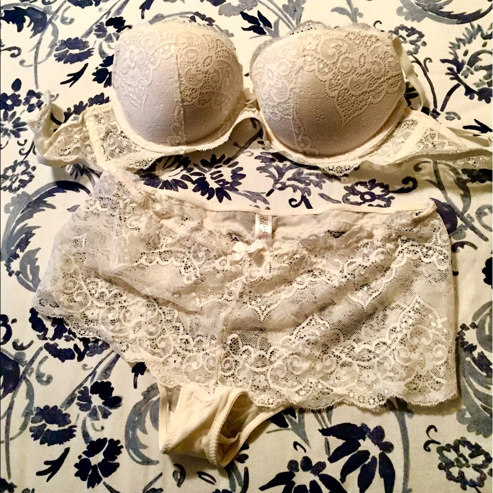 Victoria Secret cream lace set