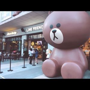 Meet your Posher, Wing