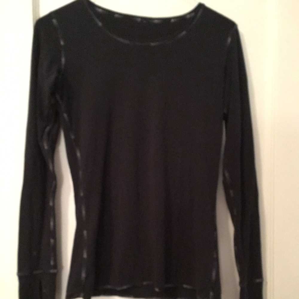 Lululemon Longsleeved top with thumb holes!