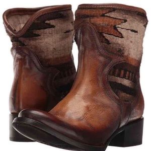 8 NWB Freebird Women's Shine Ankle Bootie