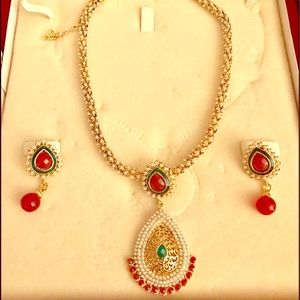 white pearls in kundan