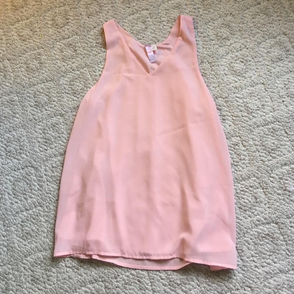 Light pink top - amazing back!