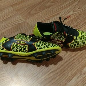 Boys Under Armour Soccer Cleats