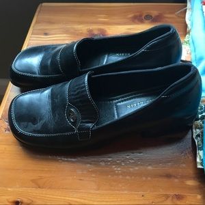 Anne Klein size 5.5.