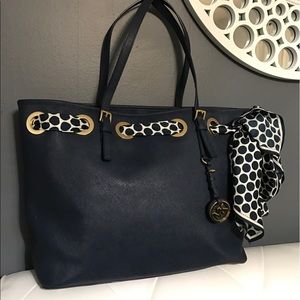 Michael kors tote very good used condition