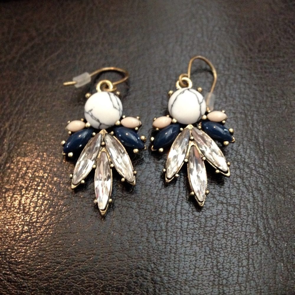 BRAND NEW Chloe + Isabel earrings
