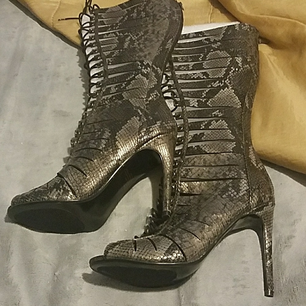 Stev Madden Metalic high snake print gladiators