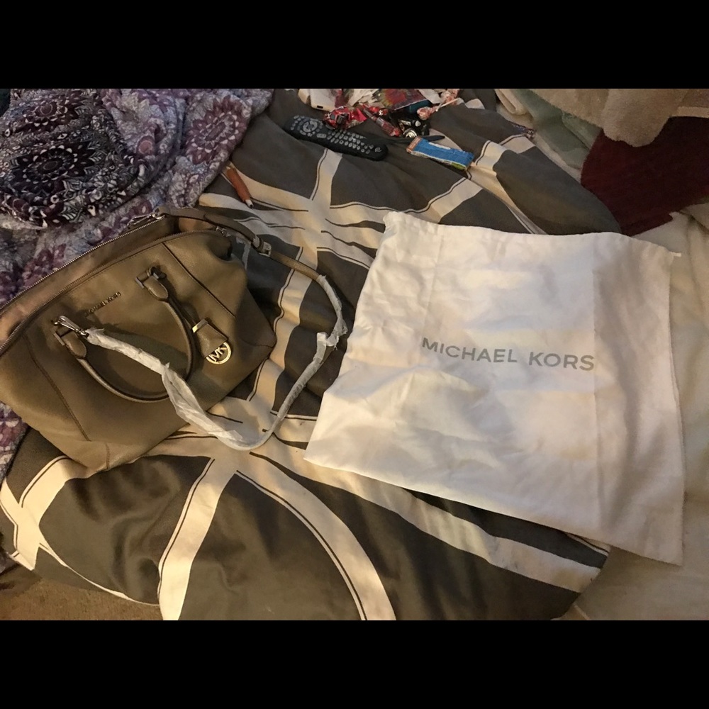 Authentic Michael Kors Riley Bag - Gray