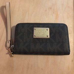 Michael Kors wallet/wristlet