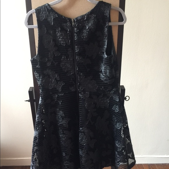Romeo + Juliet mesh fit and flare dress. NWT - Picture 3 of 4
