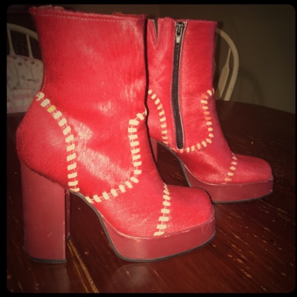 Red calf hair vintage 70s platform boots!