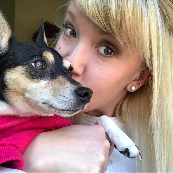 Meet your Posher, Emily - Picture 3 of 3