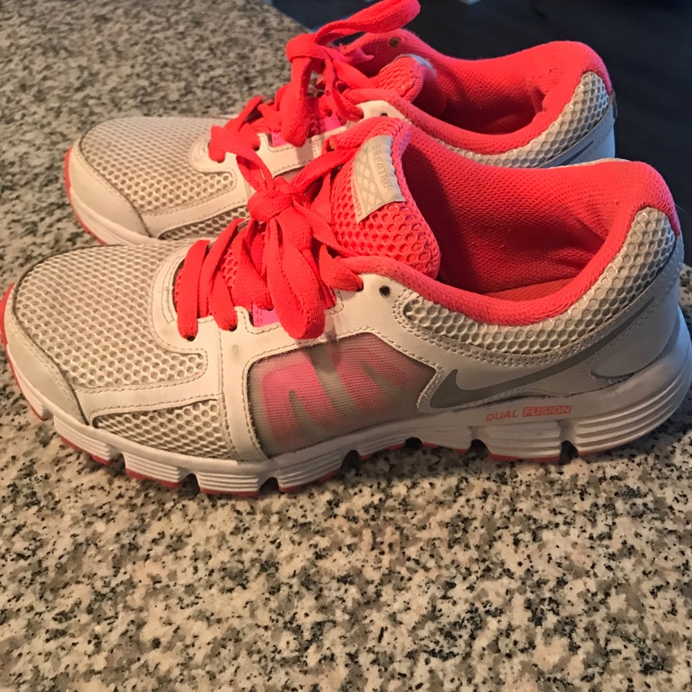 Nike dual fusion
