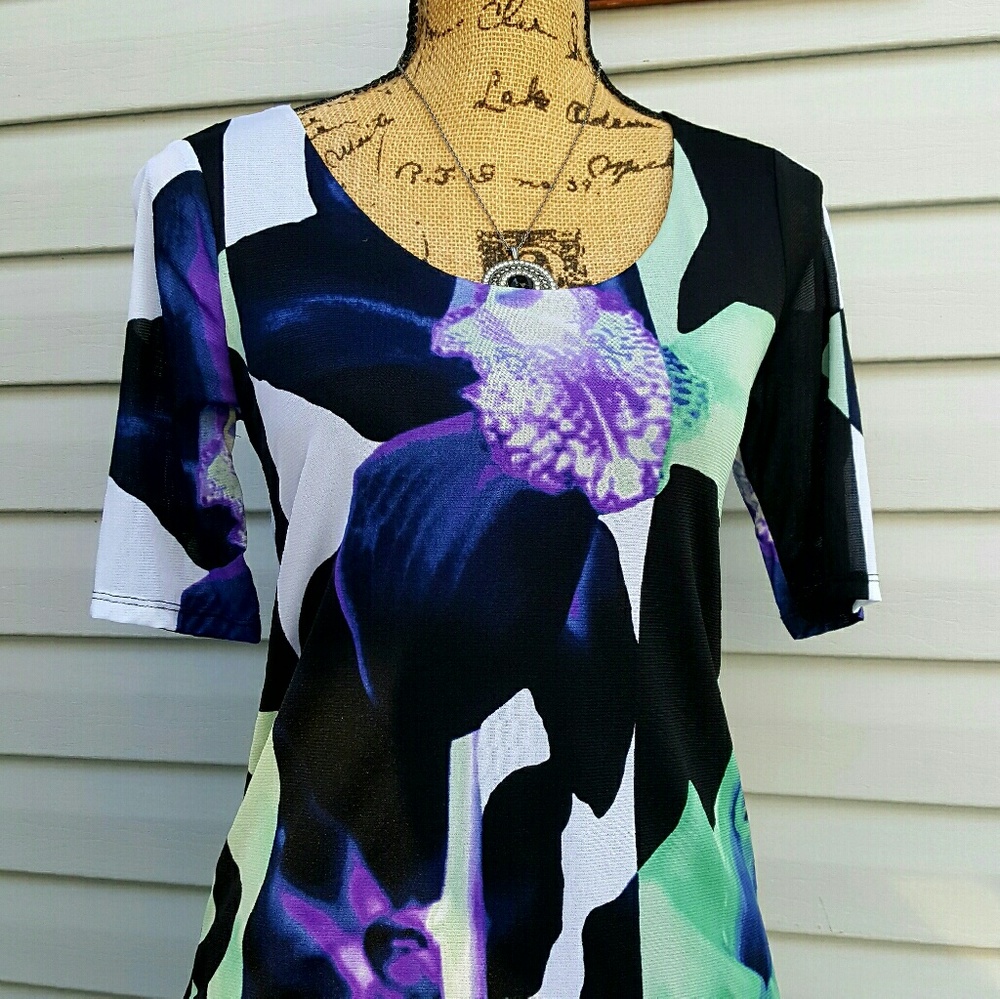 Spring Summer Ruffled Tunic - Picture 2 of 5