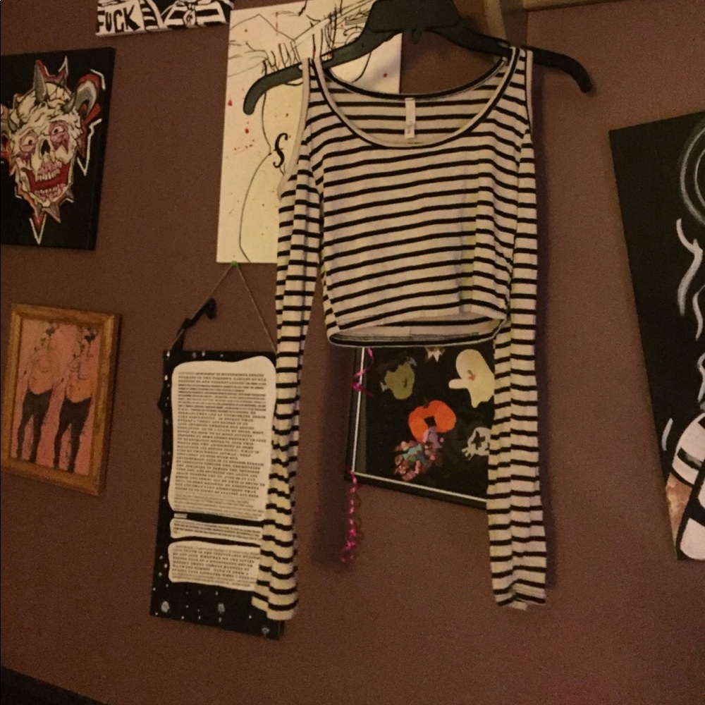 Shoulderless crop top