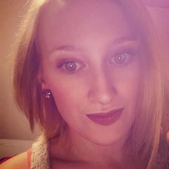 Meet your Posher, Jennifer - Picture 2 of 2