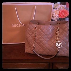 Michael Kors Leather LG Tote