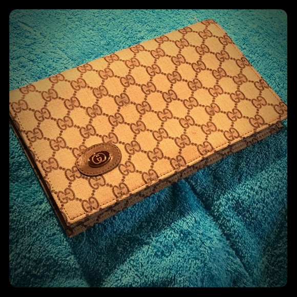 Handbags - Clutch.      $12