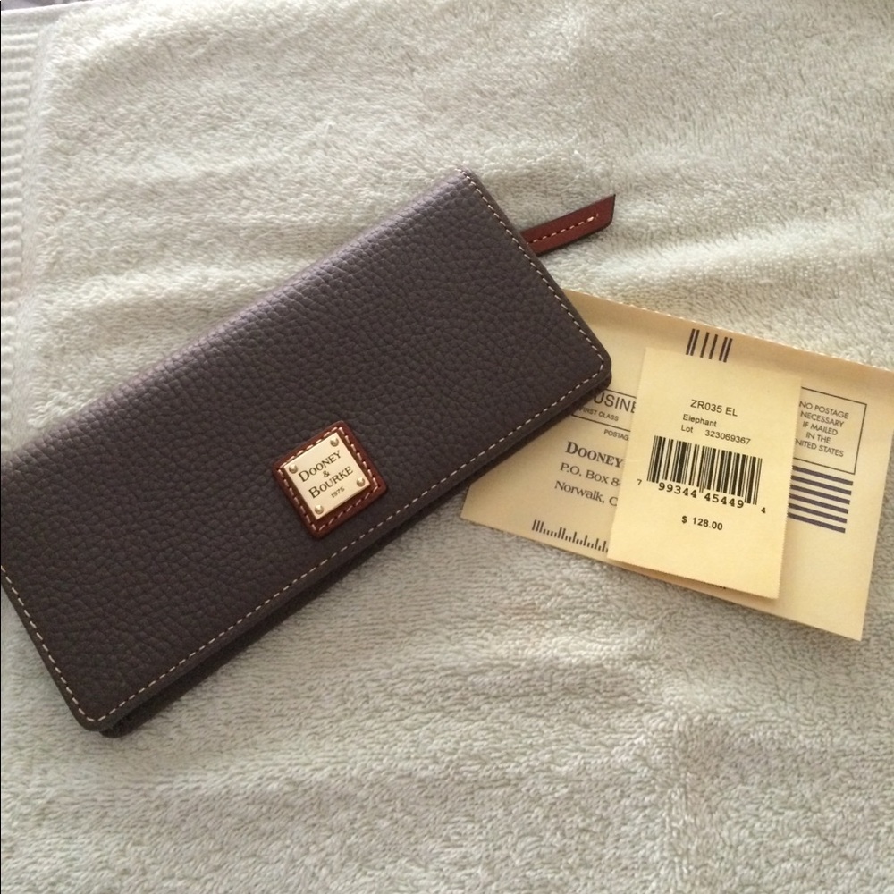 💕Dooney & Bourke slim wallet💕