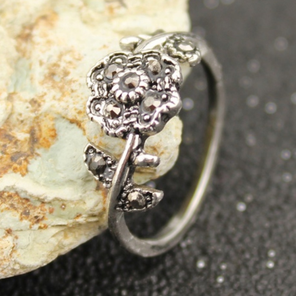 🌺 11 PIECE FASHION MIDI RING SET 🌺 - Picture 2 of 8