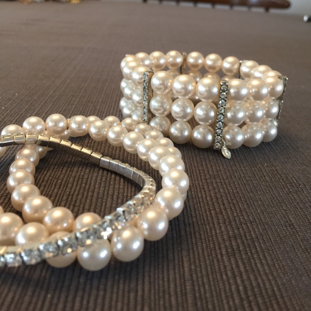 Set of pearl bracelets
