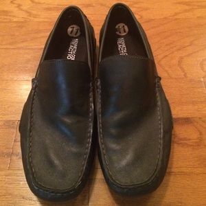 Kenneth Cole black leather driving loafer.