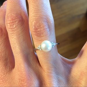 Authentic white gold pearl and diamond ring 💍🔥