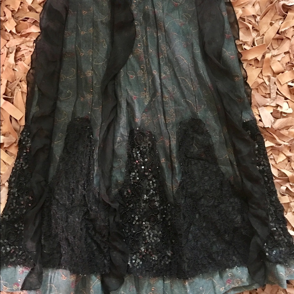 Hazel grey embroidery & black lace skirt - Picture 4 of 4
