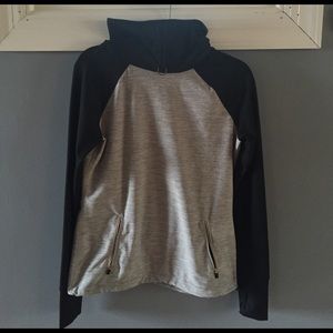 Abercrombie & Fitch athletic shirt