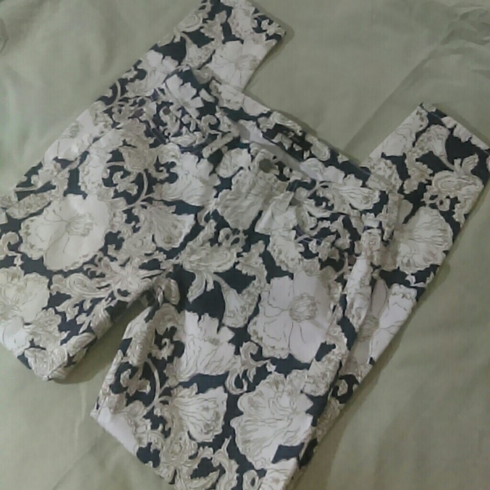 7 FOR ALL MANKIND PANTS