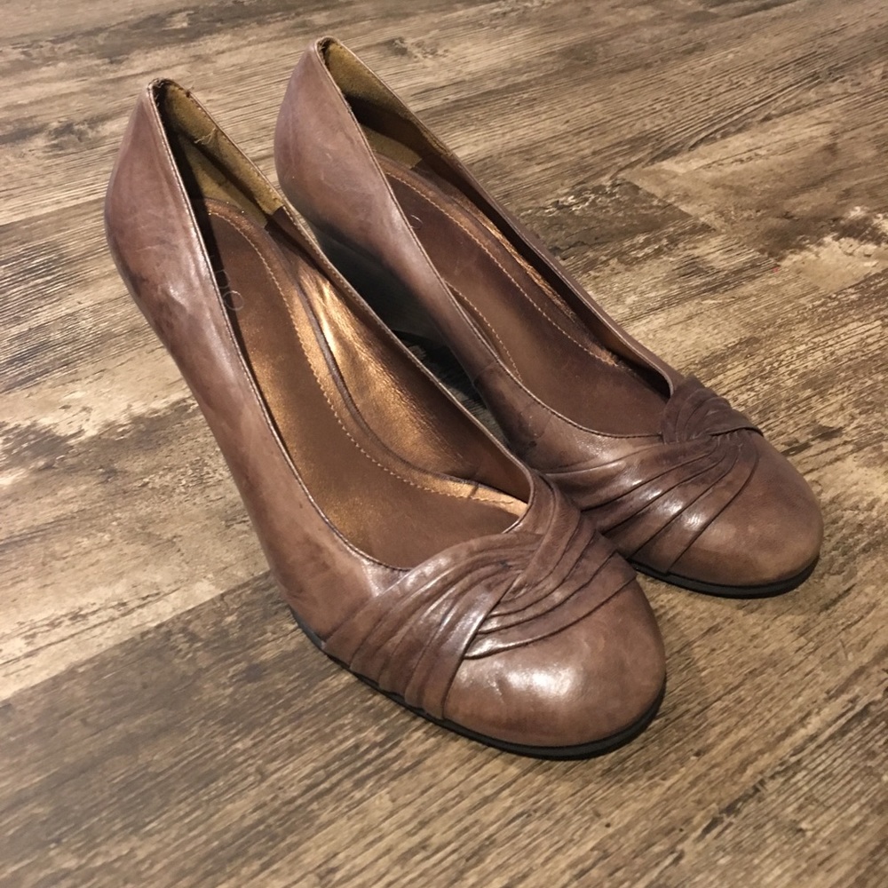 Aldo Round-toe Wedges