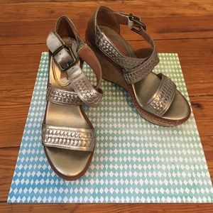 BR platform wedge sandals