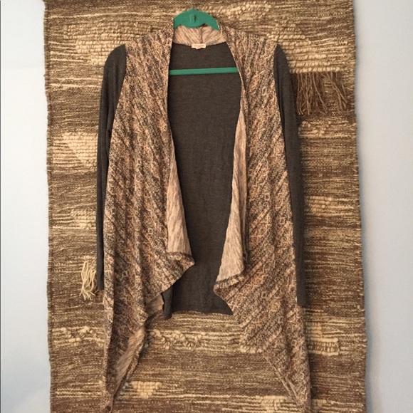 Grey & tan multi colored sweater -like new - Picture 1 of 3