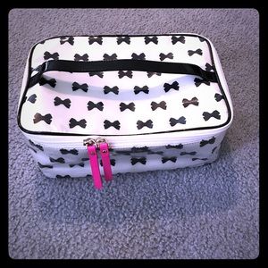 Large cosmetic case