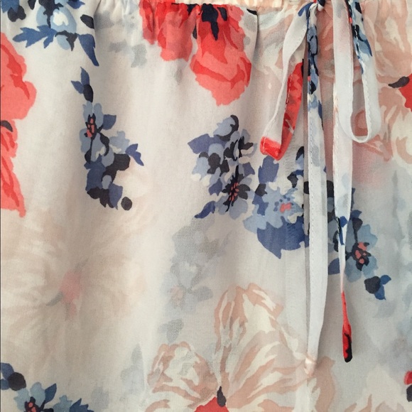 Floral shorts -like new - Picture 3 of 4